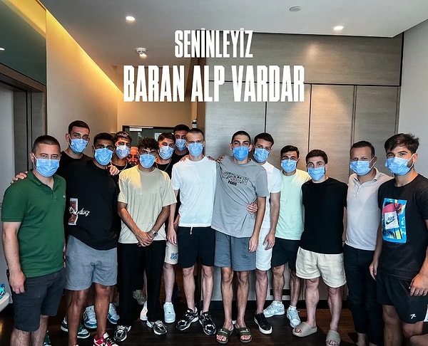 Takım arkadaşlarına kanser teşhisi konduktan sonra hep birlikte hastane ziyareti gerçekleştiren İstanbulspor futbolcuları, sezonun ilk haftasında da kalpleri ısıtan bir harekete imza attılar.