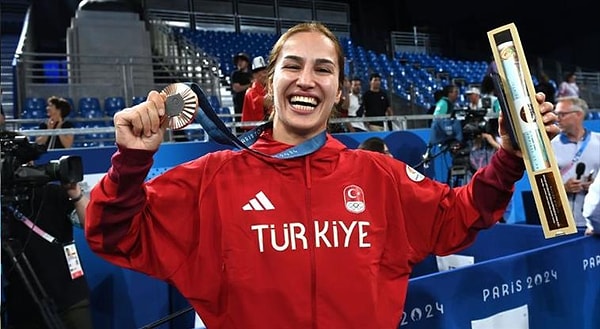 Yasemin Adar'ın ardından olimpiyat madalyası kazanarak tarihe geçen ilk kadın güreşçimiz olan Buse Tosun Çavuşoğlu, açıklamalarda bulundu.