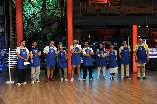 MasterChef'in ikinci haftasında takımlar belirlendi. Mavi takımın kaptanı Nevzat olurken Kırmızı takıma Zeynep geçti.