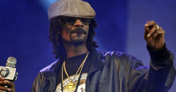 Şimdilerde 52 yaşında olan rapçi Snoop Dogg ise lise yıllarında 'Crips' adlı bir çetenin üyesiyken uyuşturucu bulundurmaktan 3 yıl hapis yatmıştı. Peki 'Peaky Blinders'ın hikayesi size neler hissettiriyor? Yorumlara buyrun...