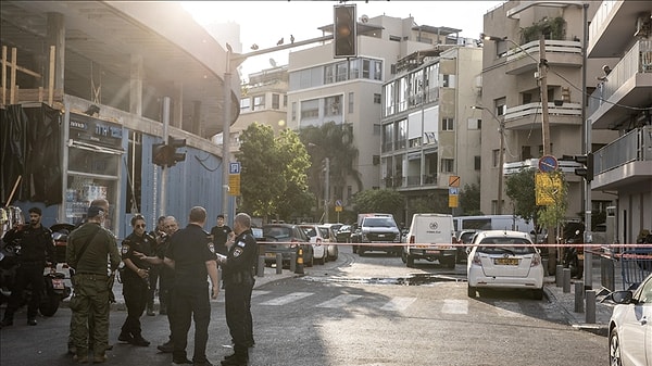 Füzelerin Tel Aviv'in yerleşim yerlerine değil, sahil hatlarına düştüğü bildirildi. Hamas'ın silahlı kanadı El Kassam Tugayları, İsrail'in Tel Aviv kentini ve banliyölerini iki adet "M90" roketiyle hedef aldığını açıkladı. İsrail ordusu ise Gazze'den atılan roketlerden birinin denize düştüğünü ve diğerinin İsrail topraklarına ulaşmadan durdurulduğunu belirtti.