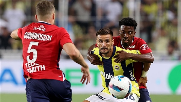 Fenerbahçe, UEFA Şampiyonlar Ligi 3. Eleme Turu'nda 2-1 kaybettiği ilk maçın rövanşında, Lille ile 1-1 berabere kalarak turnuvaya veda etti.