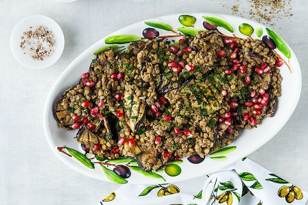 10. Közlenmiş Patlıcanlı Mercimek Salatası ve Baharatlı Pancar