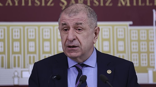 Son günlerin gündemdeki siyasetçilerinden biri şüphesiz Ümit Özdağ. Zafer Partisi Genel Başkanı Özdağ ortaya attığı iddialarla adından sıkça söz ettirirken iddialarına gelen yalanlamalara yeniden gündem belirliyor.