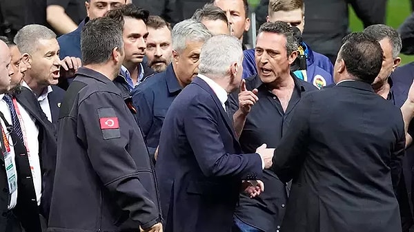 İddianamede, 19 Mayıs'ta RAMS Park Stadyumu'nda oynanan maçın ardından Fenerbahçe Spor Kulübü'nün teknik heyeti, yöneticileri ve futbolcularının galibiyet sevincini yaşamak üzere sahaya girmeleri sonrasında olayların çıktığı belirtildi.