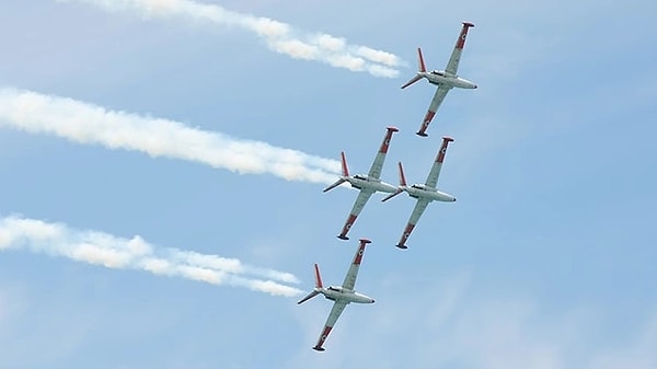 Fransa’da feci bir olay yaşandı. Bir hava gösterisi sırasında uçak, denize çakıldı. Uçağın pilotu hayatını kaybetti.