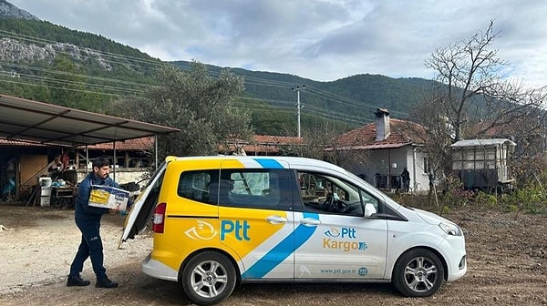 Biliyorsunuz ki sarı renk en hızlı algılanan renklerden biri. Burada vurgulanmak istenen de PTT’nin hızlı ve etkili hizmet anlayışı.