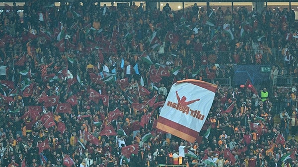 Gönderiye Galatasaray, Göztepe ve ultrAslan taraftar grubu da etiketlendi.