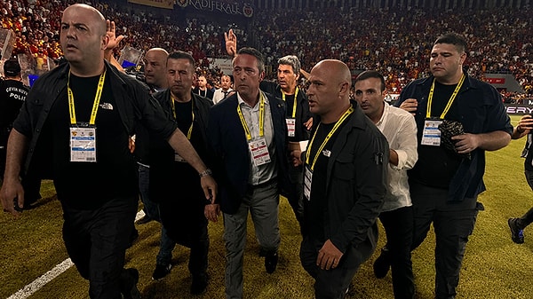 Fenerbahçe taraftarının uğradığı muamelenin ardından deplasman tribününe giden ve dönüşü sırasında saldırıya uğrayan Ali Koç'la ilgili birçok kurum ya da kişi açıklamalar yaparak durumu kendi penceresinden değerlendirmeye başladı.