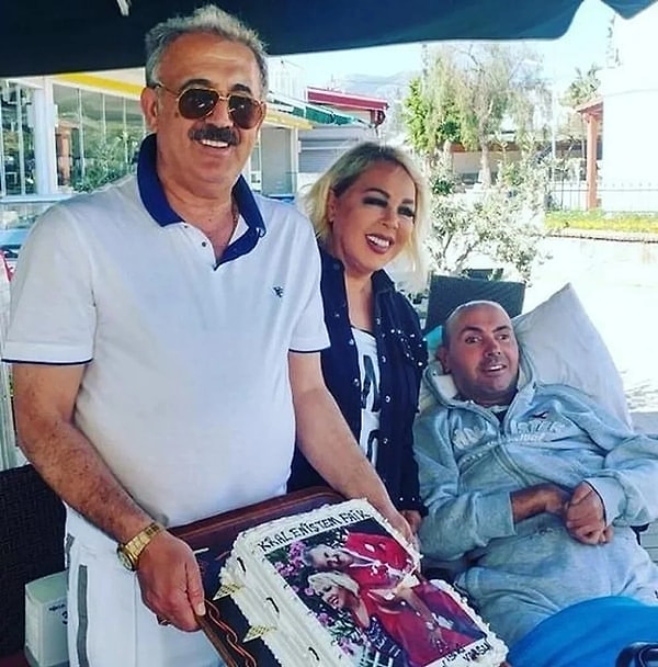 Solunum yetmezliğine bağlı şikayetlerinin artması sonucu hastaneye kaldırılan ve maalesef ki 27 Temmuz'da yaşam savaşını kaybeden oğlunun ardından boğazları düğümleyen ünlü şarkıcı sosyal medyasını adeta Harun'una adamıştı.