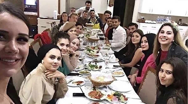 Hatta davanın görüldüğü dönemde 2019 yılından kalan 'Şampiyonlar Ligi' fotoğrafı da ayyuka çıkınca ortalık daha da beter karışmış ve masada bulunan herkes, Polatgiller'in soruşturmasına dahil edilmişti.