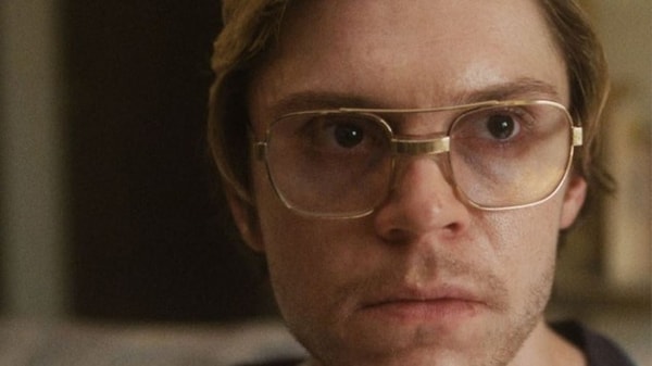 Milwaukee Canavarı olarak da bilinen yamyam Jeffrey Dahmer'in hikayesi dizi olarak Netflix'te yayınlanmış ve geniş kitlelerce beğenilmişti hatırlıyorsanız.