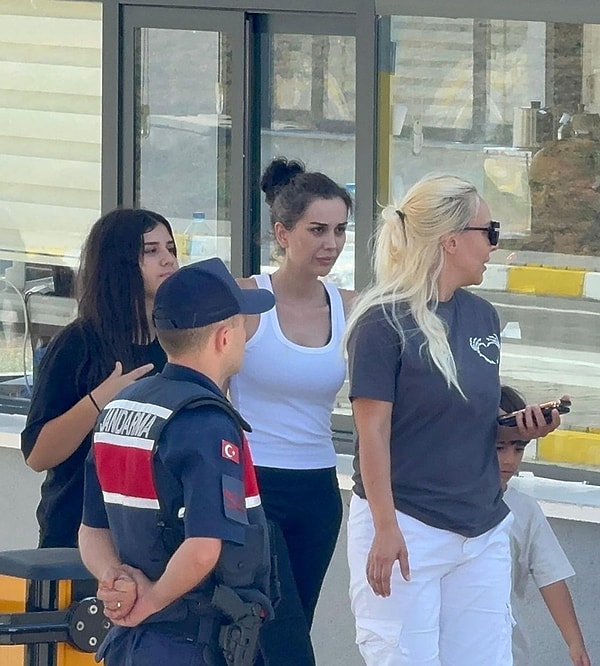 Tahliyenin ardından, Dilan Polat Çekmeköy'deki evine dönmek yerine ablası Sıla Doğu'nun Sarıyer'deki evinde kalmayı tercih etti. Ancak, uyanır uyanmaz, aylardır hasret kaldığı aşkı Engin’e koşan Dilan Polat'ın özgürlüğüne kavuşmasının ardından yaşadığı yoğun duygular ve özlemi kameralara yansıdı.