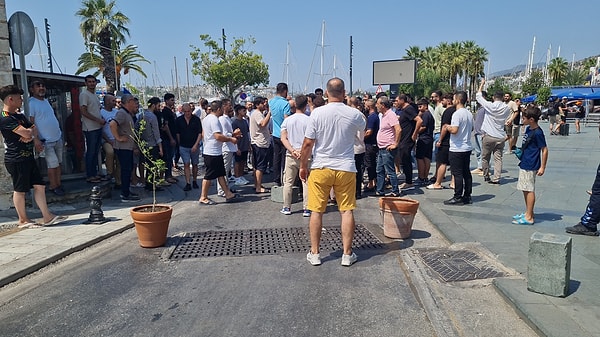 Vergilerini, stopajlarını ödedikleri ve istihdam sağladıklarını ifade eden esnaf, yapılan her denetimde sicillerinin bozulduğunu dile getirerek denetim yapılmamasını istedi.