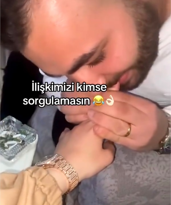 O anları “İlişkimizi kimse sorgulamasın” notuyla paylaşan ikili karşısında izleyiciler yorumlarda buluştu.