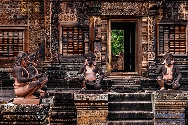 8. Banteay Srei tapınağı