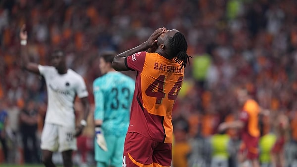 Yeni sezona Süper Kupa'da 5-0'lık Beşiktaş mağlubiyeti ile başlayan Galatasaray, ligde yoluna kayıpsız devam etse de Avrupa'daki başarısızlığı herkesi şaşırttı.