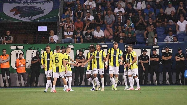 Avrupa'da aradığını bulamayan Fenerbahçe ligde ise 7 puan ve maç fazlasıyla lider olarak yoluna devam ediyor.