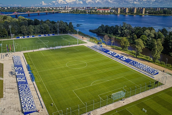 Letonya'nın Riga şehrinde bulunan LNK Sporta parks'ın kapasitesi, sadece 1700.