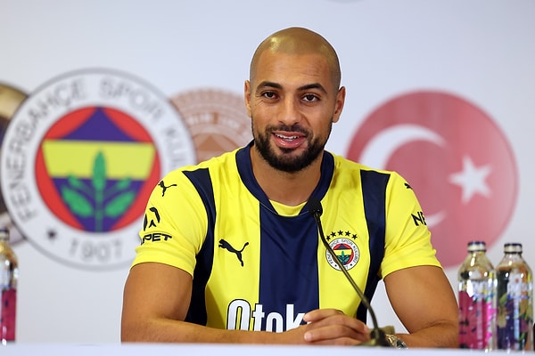 Fenerbahçe, İtalya Seri A'da transfer döneminin sona ermesine saatler kala Fiorentina'dan Sofyan Ambarat'ı kadrosuna kattığını açıklamıştı.