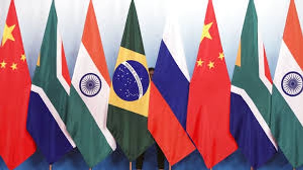 BRICS sadece ekonomik bir platform olmanın ötesinde, aynı zamanda dünya siyasetinde de önemli bir rol oynuyor.