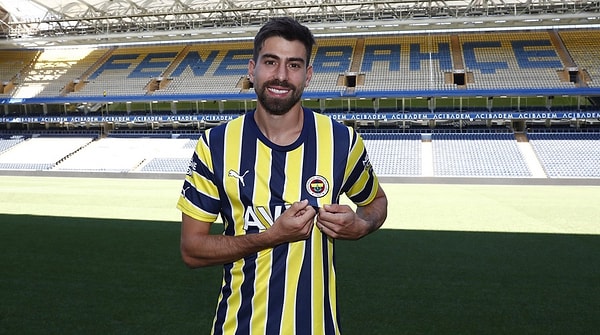 Daha önce de Santos forması giyen Peres, sakatlıklarla geçen Fenerbahçe kariyerinde çıktığı 23 maçta 1 gol ve 1 asist kaydetmişti.