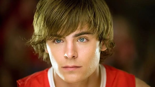 High School Musical isimli film serisinde Troy rolünü canlandıran Zac Efron, 2000'li yıllarda genç kızları kendine hayran bırakmayı başarmıştı.