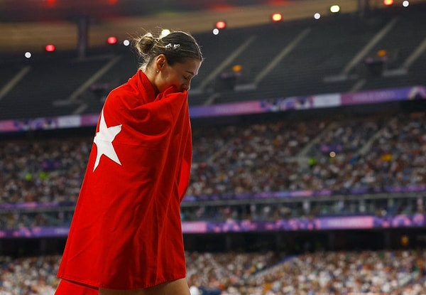 Stade de France'da düzenlenen atletizm müsabakalarında kadınlar 400 metre T20 sınıfında final koşusu yapıldı.