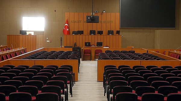 Soruşturma sonucu hazırlanan iddianamede Şener'in 'üst soya karşı kasten öldürme', 'üst soya karşı kasten öldürmeye teşebbüs' ve '6136 sayılı yasaya muhalefet' suçlarından ağırlaştırılmış müebbet hapis ile 14 yıldan 23 yıla kadar hapsi istendi.