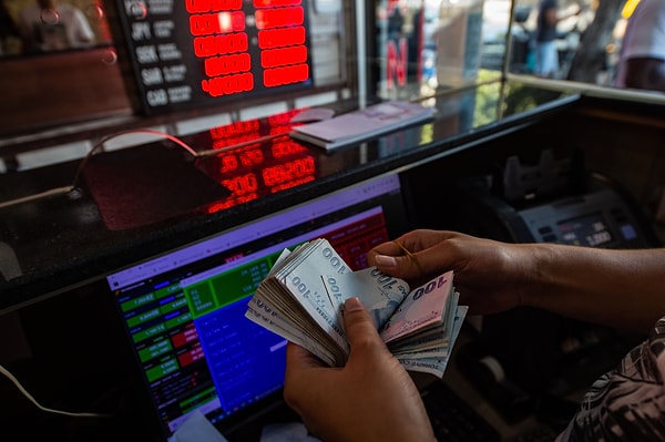 Dolar/TL kuru, %0,05'lik küçük bir artışla 34,0222 seviyesine yükseldi.