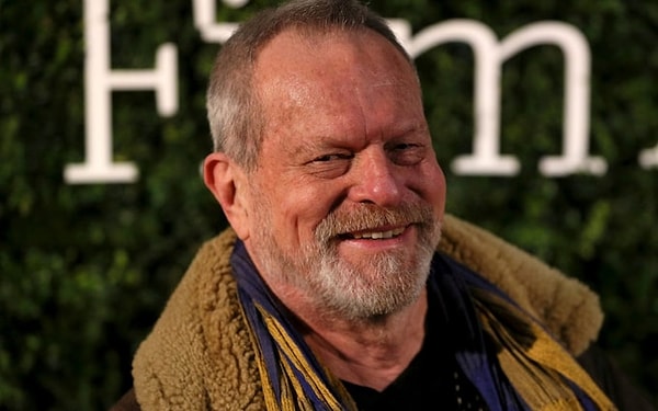 İngiliz senarist, yönetmen ve oyuncu Terry Gilliam sinema dünyasının en üretken isimlerinden biri. Şimdilerde 83 yaşında olan Gilliam, benzersiz mizahı ve devletleri eleştirmesiyle Hollywood'un anarşist yönetmenleri arasında ilk sıralarda yer alıyor.