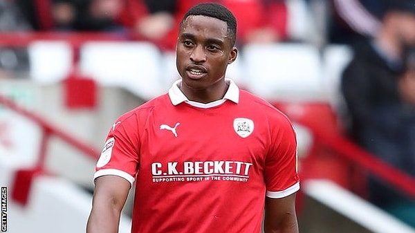 Göztepe bir süredir Bolton forması giyen Victor Adeboyejo ile ilgileniyor. İzmir ekibinin aşama kaydettiği oyuncu bambaşka bir olayla dünya basınının gündemine oturdu.