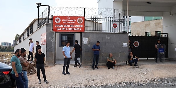 Ön otopsi raporunda Narin Güran'ın ölüm nedeni ve zamanı tam olarak yok. Tutanağa göre, "delici alet veya ateşli silah yaralanması, iç kanama bulgusu elde edilemedi." Yine rapora göre Narin Güran'ın sol bacağında diz kapağından itibaren kopma var.