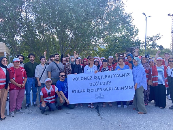 145 işçinin sürdürdüğü eylem sırasında Emniyet Müdürü, “Ben size gözaltı yapıp adli işlem yaparsam çocuğunuz zekiyse bile bir işe giremez” dedi. Kısa süre sonra yapılan müdahalede ise işçilerin yaralandığı görüldü.