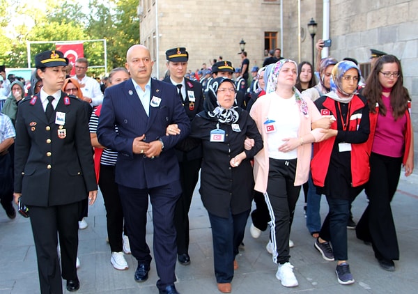 . Şehidin dün doğan bebeğine ise 'Orhan Kağan' adı verildi.