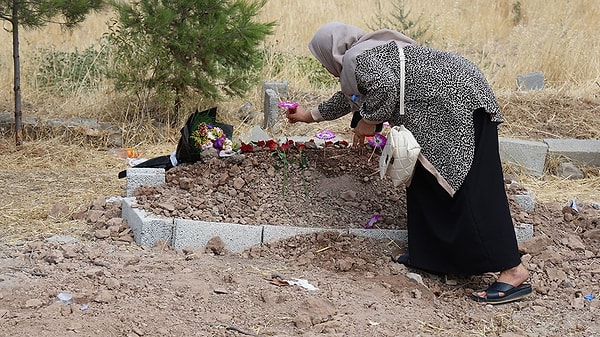 Cinayetle ilgili 24 şüpheli için ek gözaltı süresi verilerek, şüphelilerin gözaltı süreleri 1 gün uzatıldı. Gözaltına alınan köylülerden Nevzat Bahadır ifadesinde, Narin'in cansız bedenini dere yatağına kendisinin götürdüğünü itiraf etti.