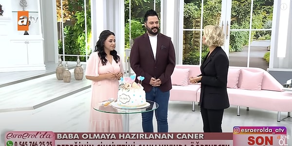 Caner ve Merve'nin bebeklerinin cinsiyeti için pasta kesilen canlı yayında çift kız bebekleri olacağını öğrenirken Esra Erol canlı yayınında duygulandıran anlar yaşandı.