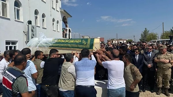 Minik Narin'in cansız bedeni, 19 gün süren arama çalışmalarının ardından ihbar sonucunda Diyarbakır’da bir dere yatağında bulundu.