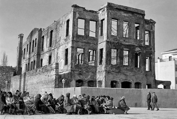 Yalı'nın isim sahibi olan Esma Sultan ise Sultan Abdülaziz'in kızıdır. Esma Sultan, dönemin önemli devlet adamlarından olan Çerkes Mehmet Paşa'yla evlendirilmiş, yalı ise kendisine düğün hediyesi olarak verilmiştir.