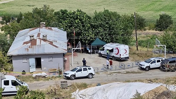 Olayla ilgili sürdürülen soruşturmada, Jandarma gözaltına aldığı kişilerin evlerinde de battaniye araması yaptı. Cesedin yok edilmesine suç ortaklığı yapan Nevzat Bahtiyar'ın, amca Salim Güran'ın aracıyla Narin Güran'ın cansız bedenini battaniyeye sarılı şekilde getirdiğini ve o battaniyeyi yanında götürdüğünü anlatmasıyla ilgili de çalışma sürdürülüyor. Benzin istasyon sahibi de aracın ön koltuğunda battaniye olduğunu söylemişti. Battaniyenin nereye atıldığı ya da saklanıldığı her yerde aranıyor.