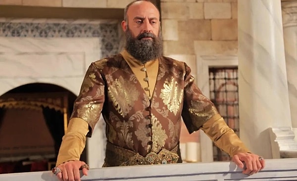 18. Muhteşem Yüzyıl'da 139 bölüm boyunca Kanuni Sultan Süleyman'ı canlandıran Halit Ergenç'in değişimi sosyal medyada çok konuşuldu. Gelin @saturnlusafak adlı bir kullanıcının paylaştığı o goygoya ve gelen yorumlara hep birlikte bakalım.