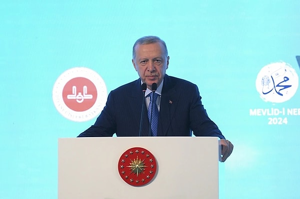 Cumhurbaşkanı Recep Tayyip Erdoğan, Diyarbakır’da katledilen Narin Güran hakkında açıklamada bulundu. Erdoğan, Narin’i öldüren kimse hesabını soracaklarını söyledi. Erdoğan, “Bu cinayet üzerinden aile kavramı ve Kürt kardeşlerimizin hedef alınmasına ise izin vermeyeceğiz” ifadelerini kullandı.