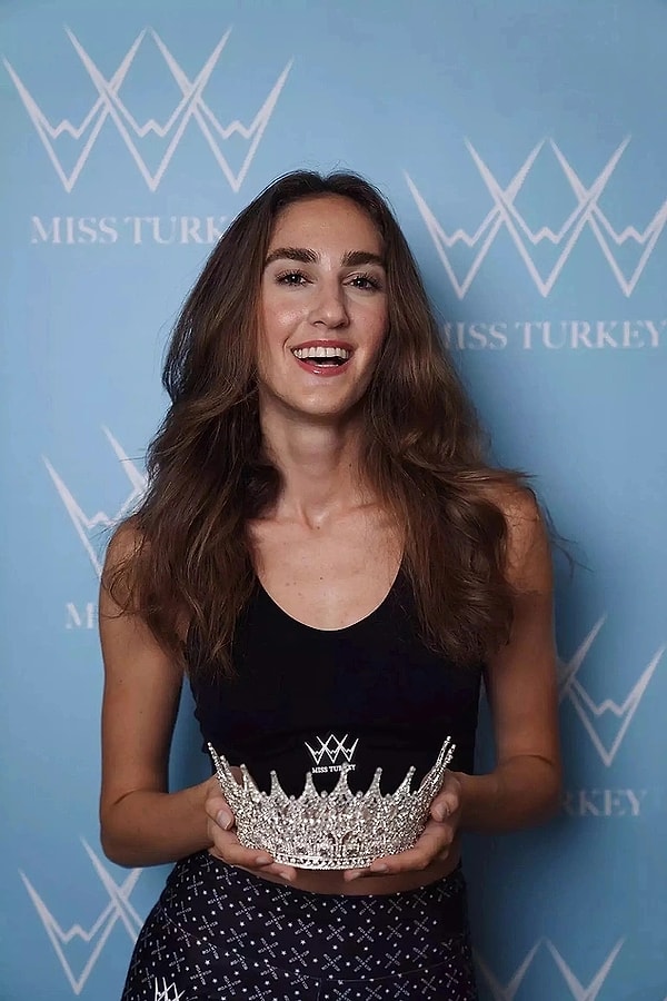 Hatta Yayladere halkı "İlçemiz doğasıyla, insanıyla mükemmel bir yer. Yeni doktorumuzun buraya gelmesini çok istiyoruz." açıklamaları ile Miss Turkey güzelini dört gözle beklediklerini açıklamışlardı.