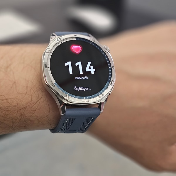 Herkesin akıllı saat alma nedeni olan sağlık analizleri Huawei Watch GT 5 modelinde oldukça gelişmiş.