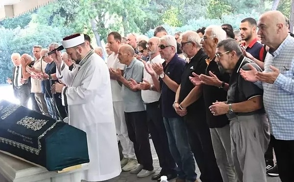 27 Ağustos'ta Ataköy 5. Kısım Ömer Duruk Camii'nde ikindi namazına müteakip kılınan cenaze namazının ardından toprağa verilen Atilla Tamer'in cenazesinde şoke eden bir olay yaşanmıştı.