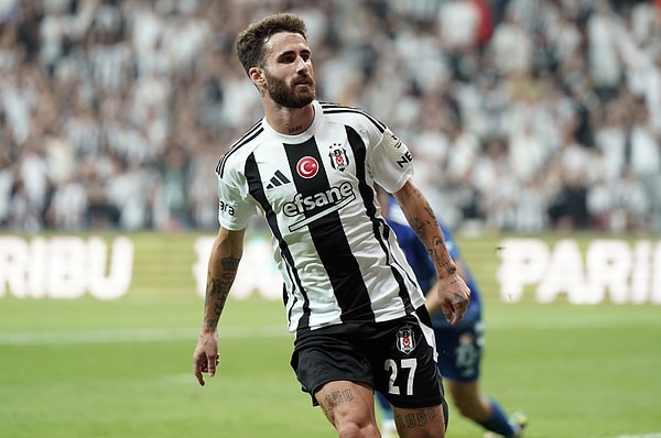 Beşiktaş oyun ritmine ve yıldızlarına güvenerek çıkacak sahaya. Seriyi devam ettirerek kaldıkları yerden devam isteyecekler. Trabzonspor ise yeni hocasıyla lige yeni bir başlangıç hayali ile sahada olacak.