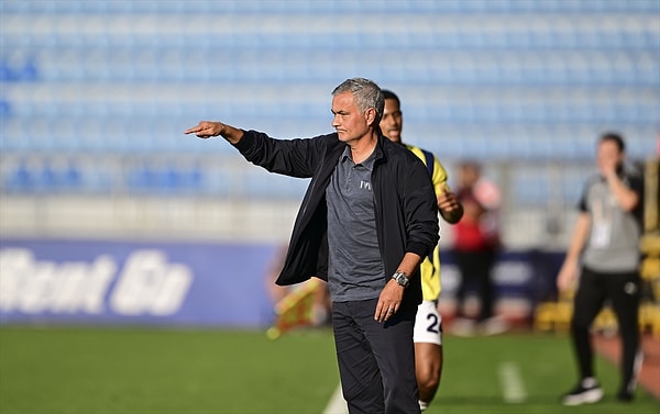 Jose Mourinho, Fenerbahçe ile çıktığı beş lig maçında da mağlubiyet yüzü görmedi ve dört galibiyet bir beraberlikle 13 puan topladı.