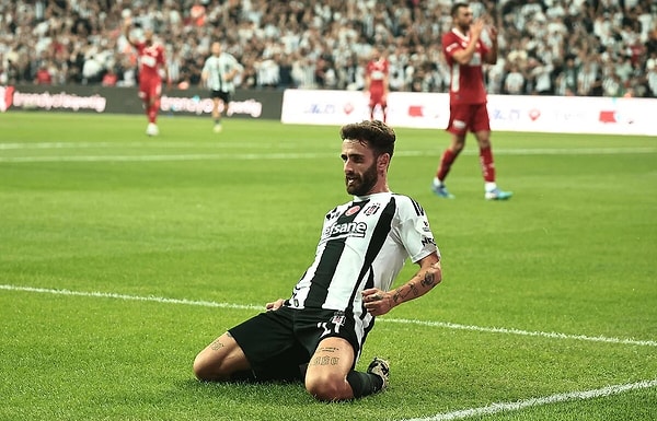 Rafa Silva, tekniği ve hızıyla ligde fark yaratırken rakiplerinin de sert faullerine maruz kalıyor. Bu müdahaleler kimi zaman kartsız geçilirken, kimi zaman da kırmızı kartla sonuçlanıyor.