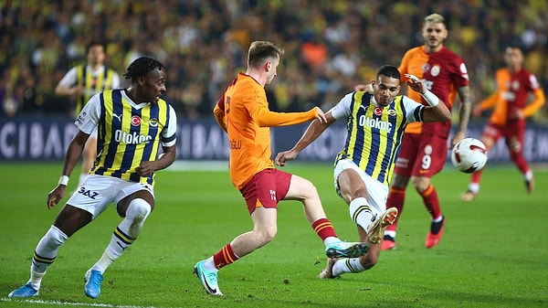 Tüm Türkiye'nin heyecanla beklediği Fenerbahçe - Galatasaray derbisi için geri sayım başlarken mücadelede düdük çalacak isim belli oldu.