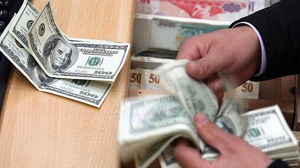 Dolar kuru faiz karar öncesi güne 34.11 TL'de başlamıştı. Ancak Merkez Bankası'nın faiz kararının ardından dikkat çeken bir düşüş yaşandı.